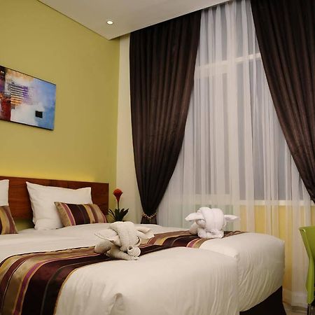 Biz Boulevard Hotel Манадо Экстерьер фото