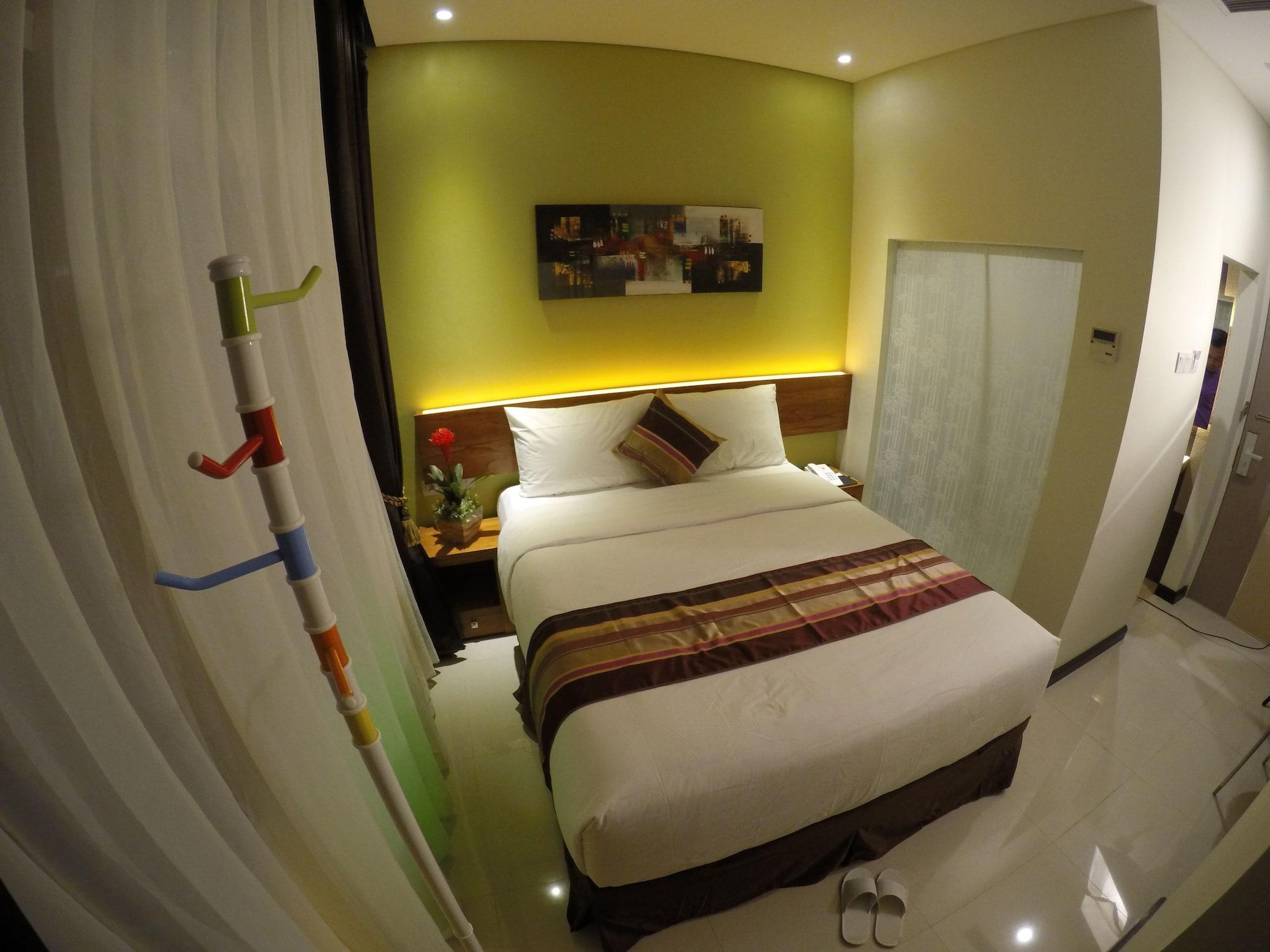 Biz Boulevard Hotel Манадо Экстерьер фото