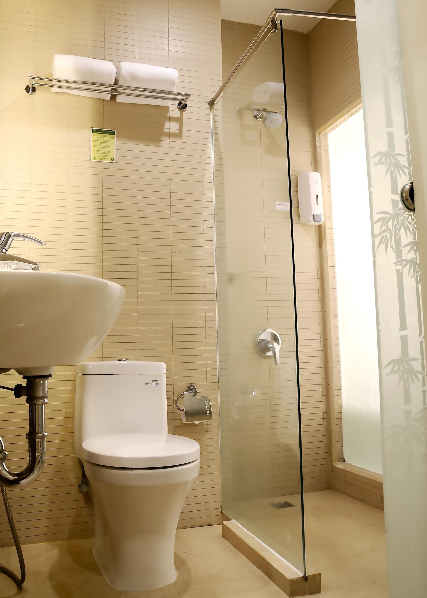 Biz Boulevard Hotel Манадо Экстерьер фото