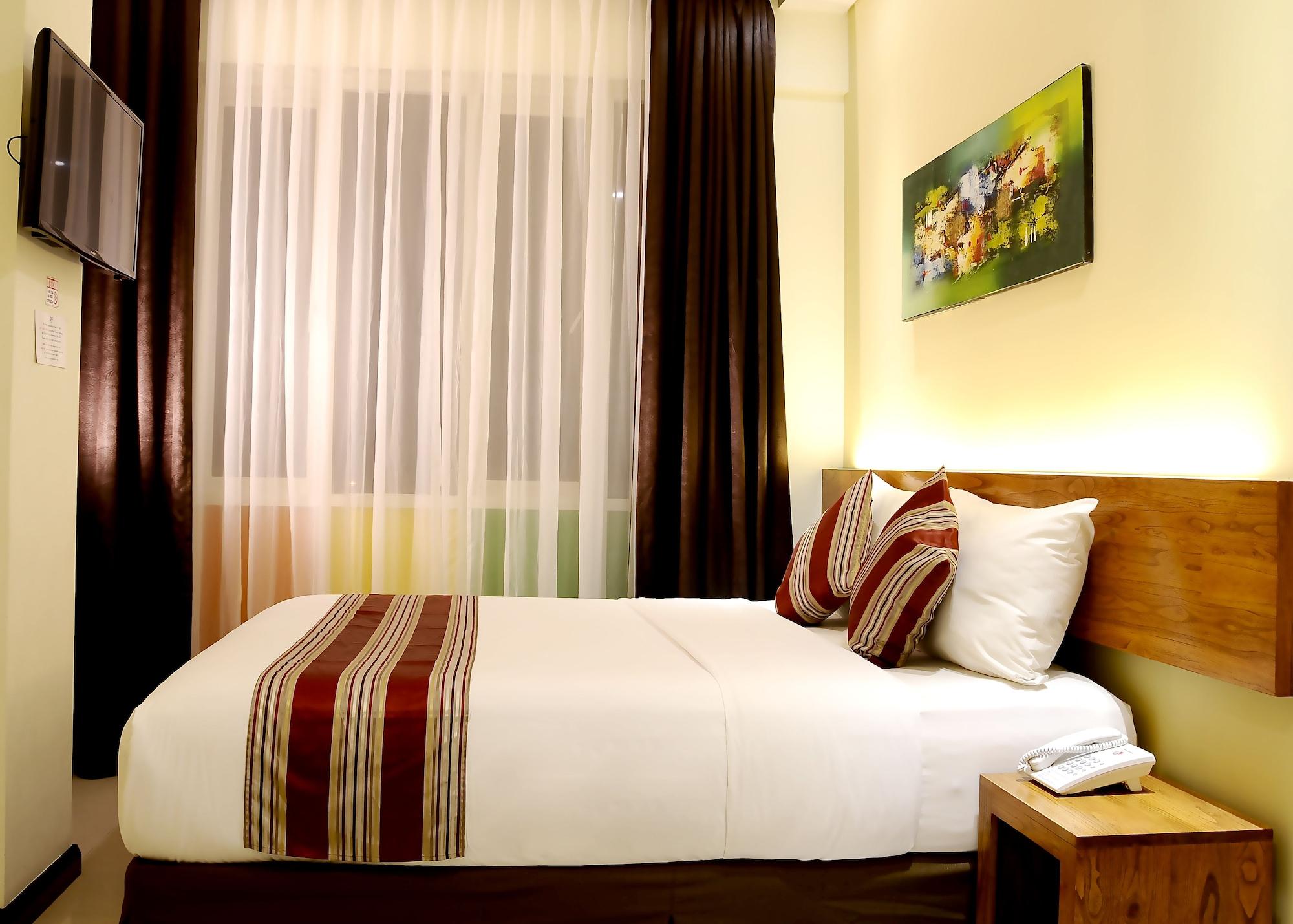 Biz Boulevard Hotel Манадо Экстерьер фото