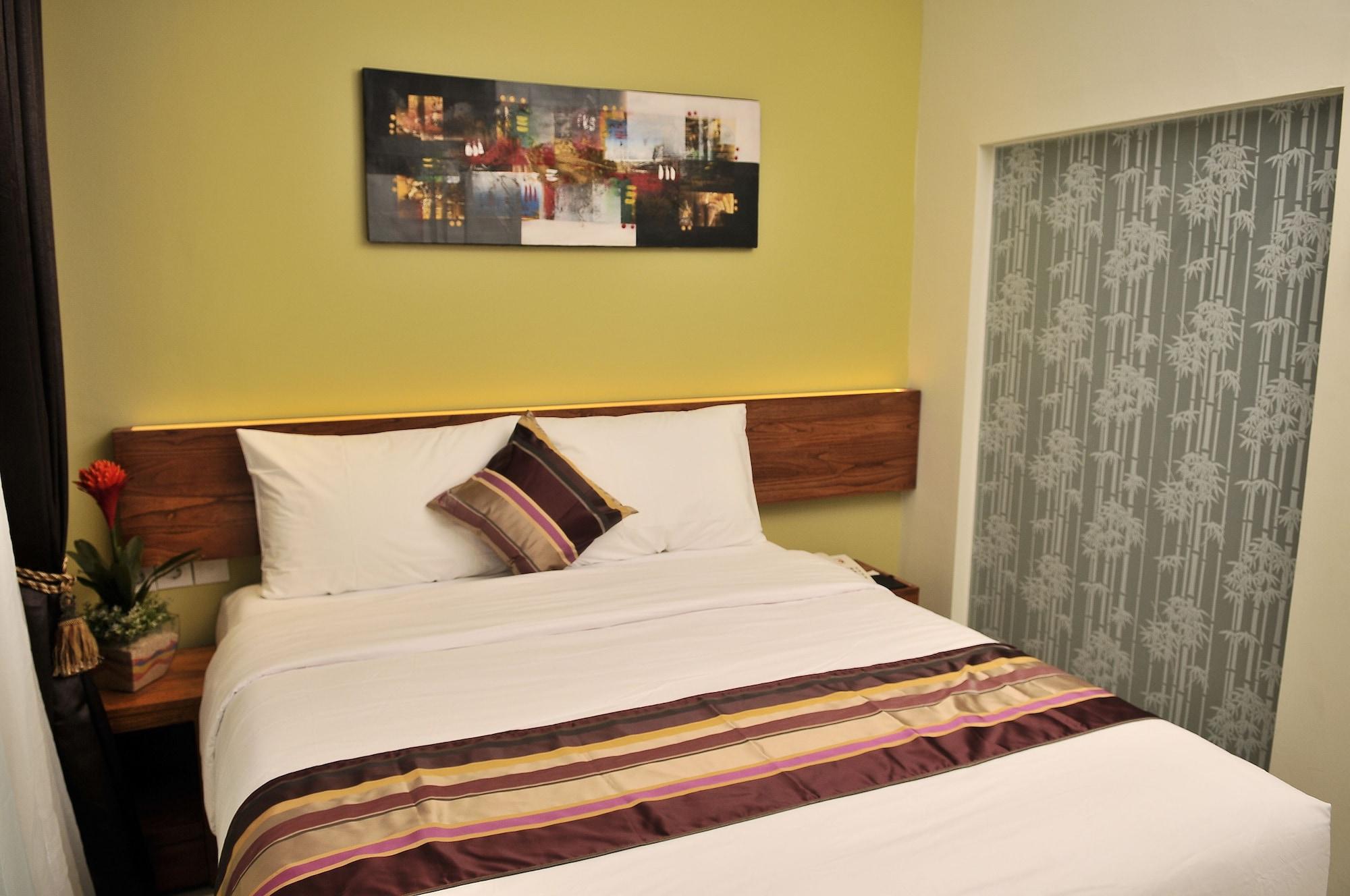 Biz Boulevard Hotel Манадо Экстерьер фото