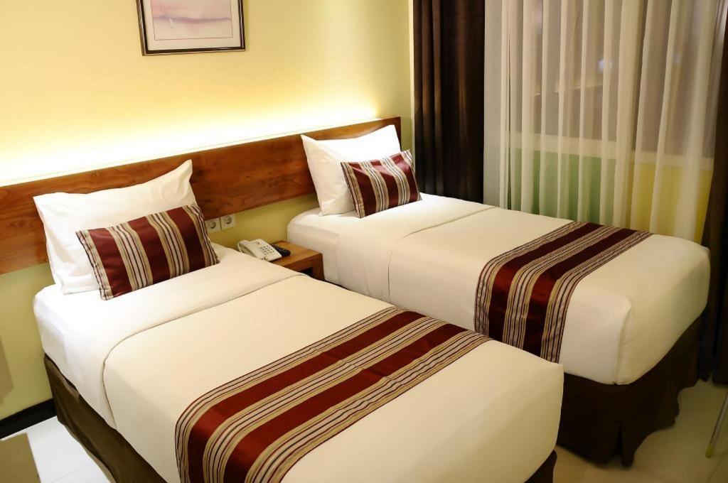 Biz Boulevard Hotel Манадо Экстерьер фото