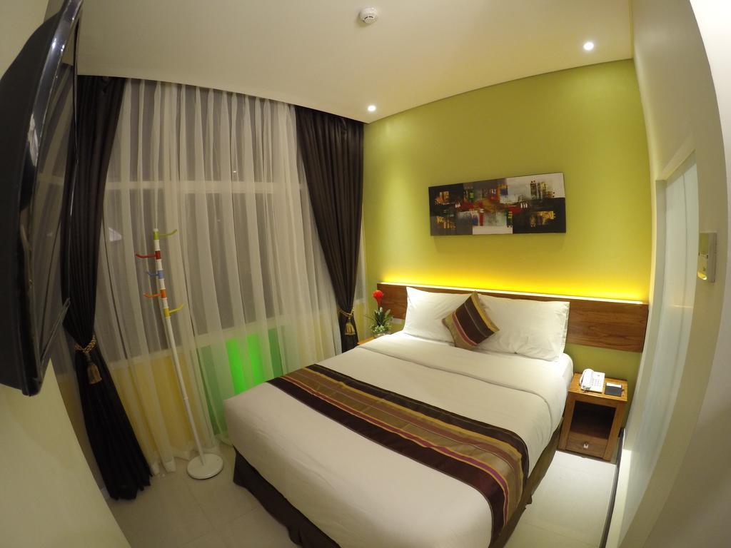 Biz Boulevard Hotel Манадо Экстерьер фото