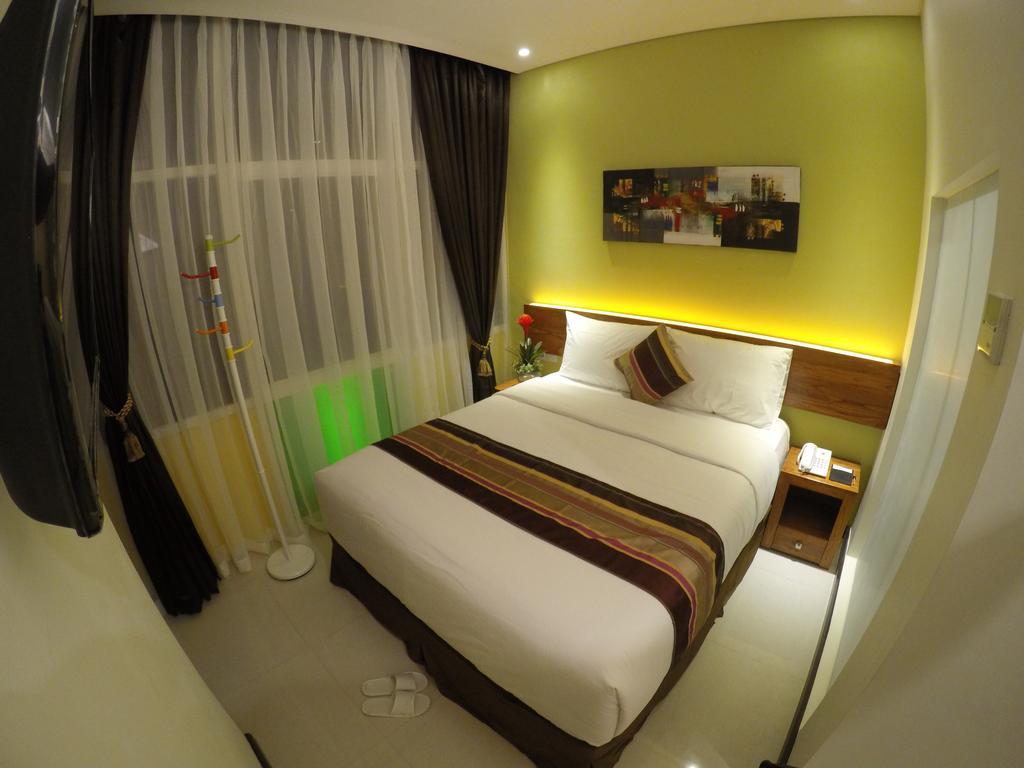 Biz Boulevard Hotel Манадо Экстерьер фото