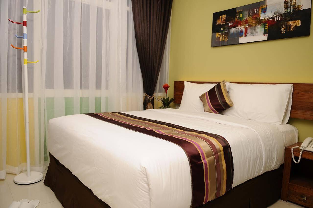 Biz Boulevard Hotel Манадо Экстерьер фото